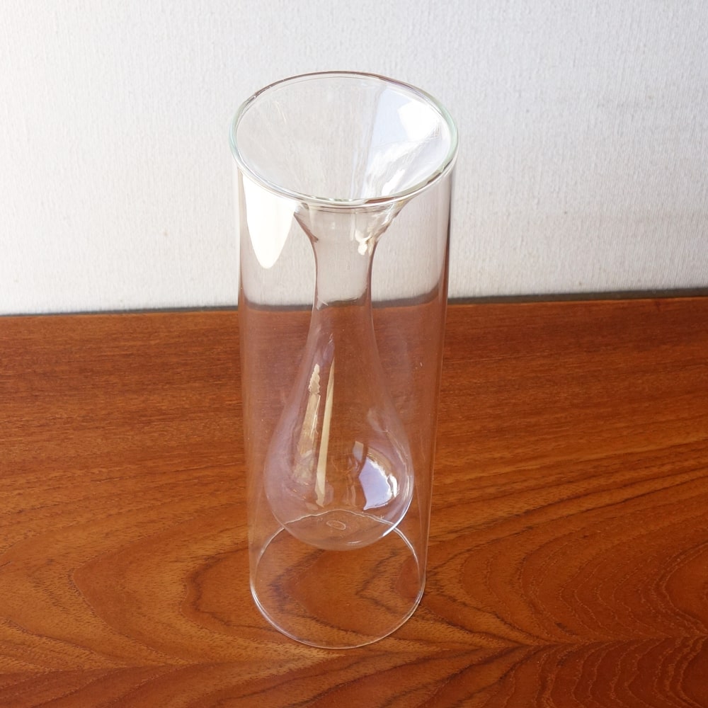 不思議なデザインのガラス花瓶