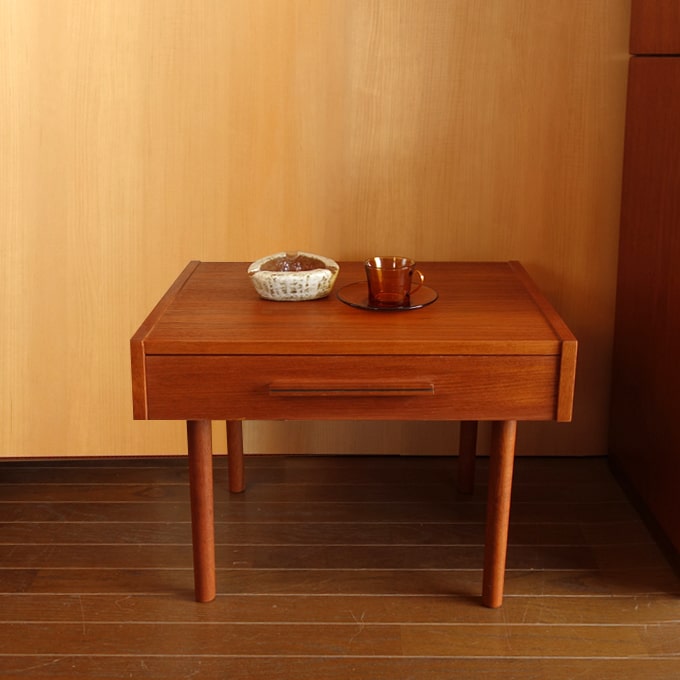 北欧の小さいサイドテーブル｜ヴィンテージ家具通販・アンバーデザイン