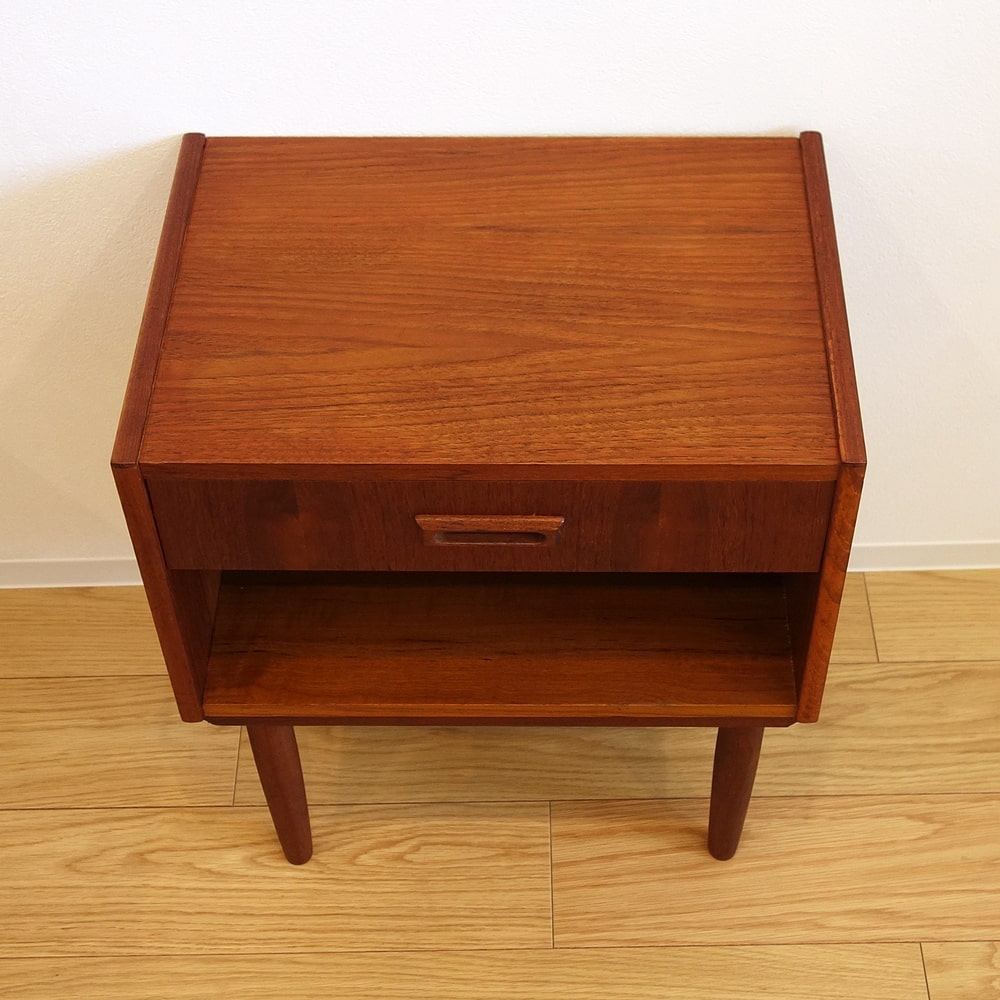 チークのミニチェスト上面