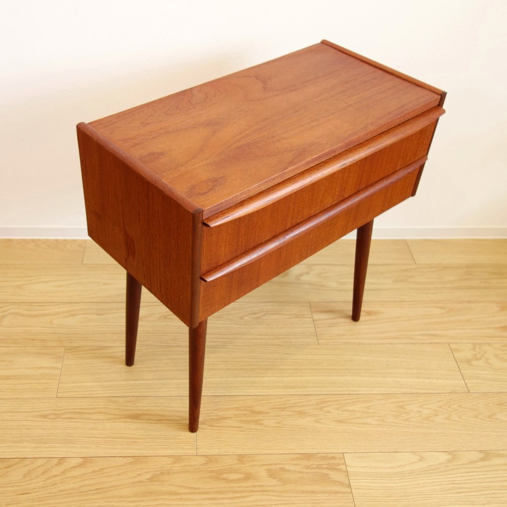 北欧ビンテージの小さいチェスト