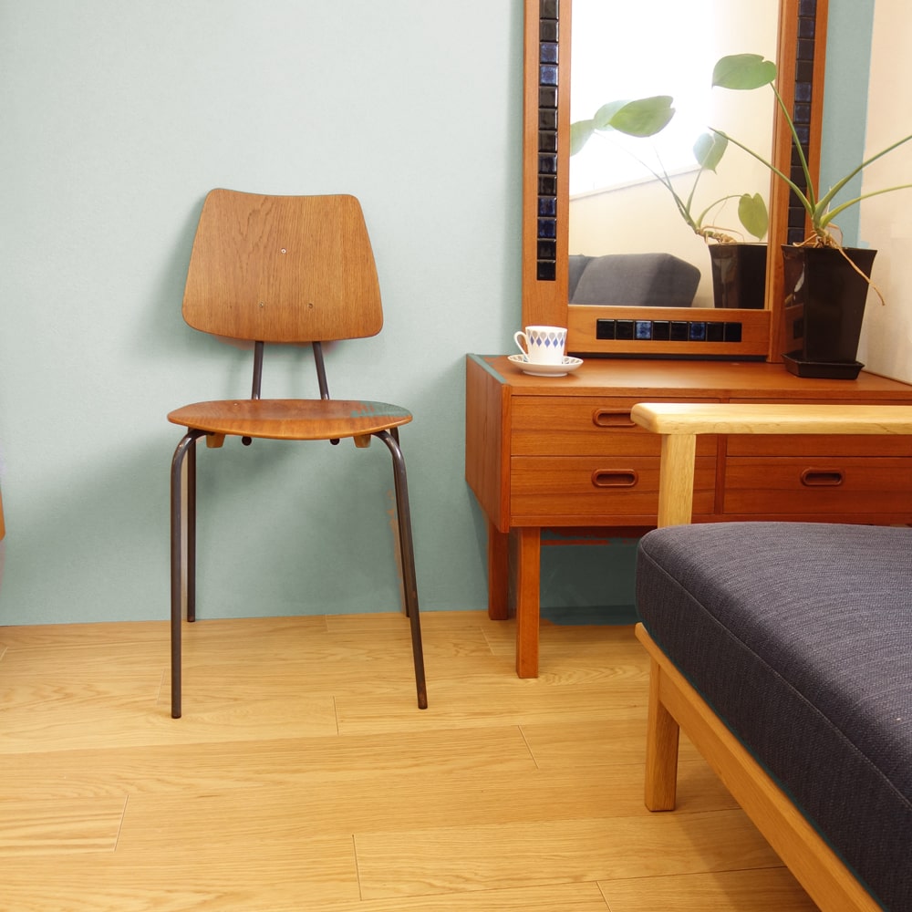 北欧ヴィンテージのスクールチェア