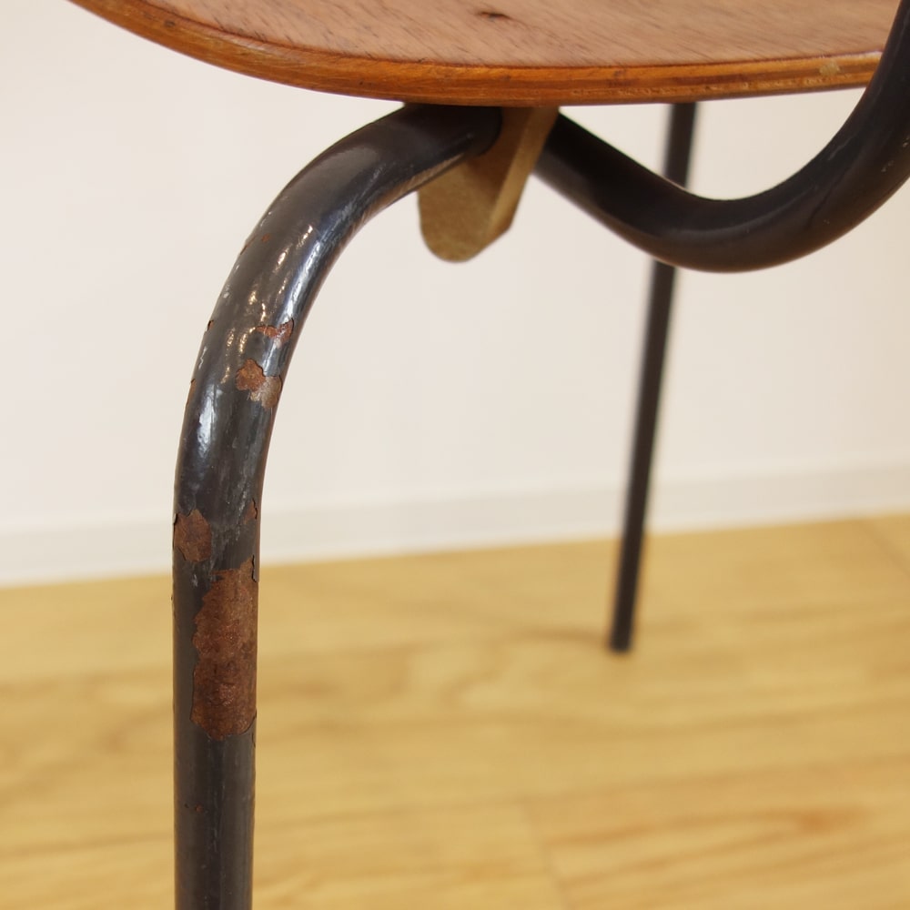 ビンテージ椅子右後ろ脚コンディション