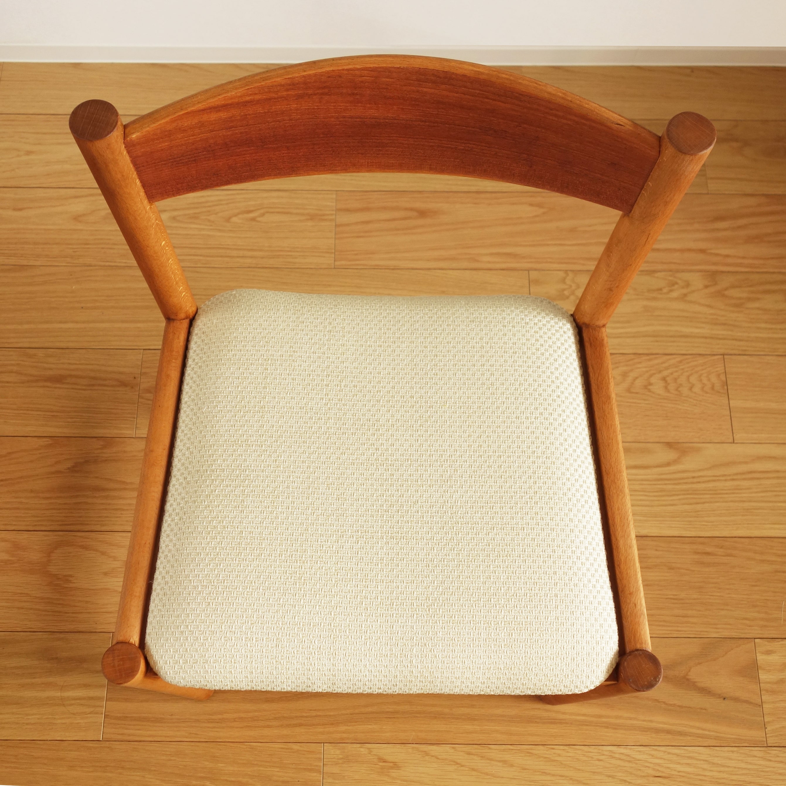 ダイニングチェア座面アイボリー