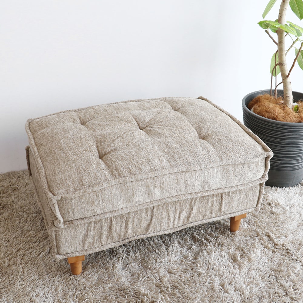 四角いフォルムの椅子　スツール