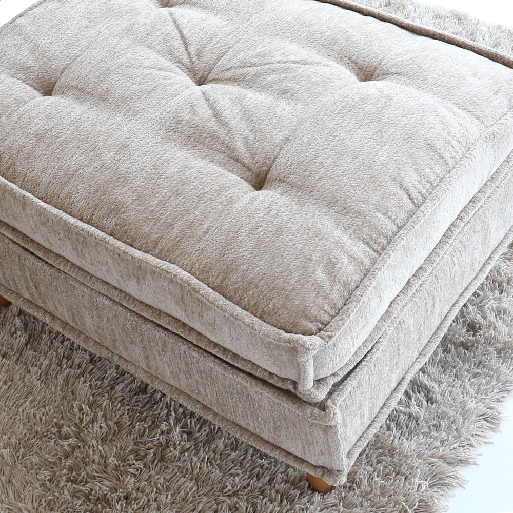 ボリューム感のあるクッションのオットマン