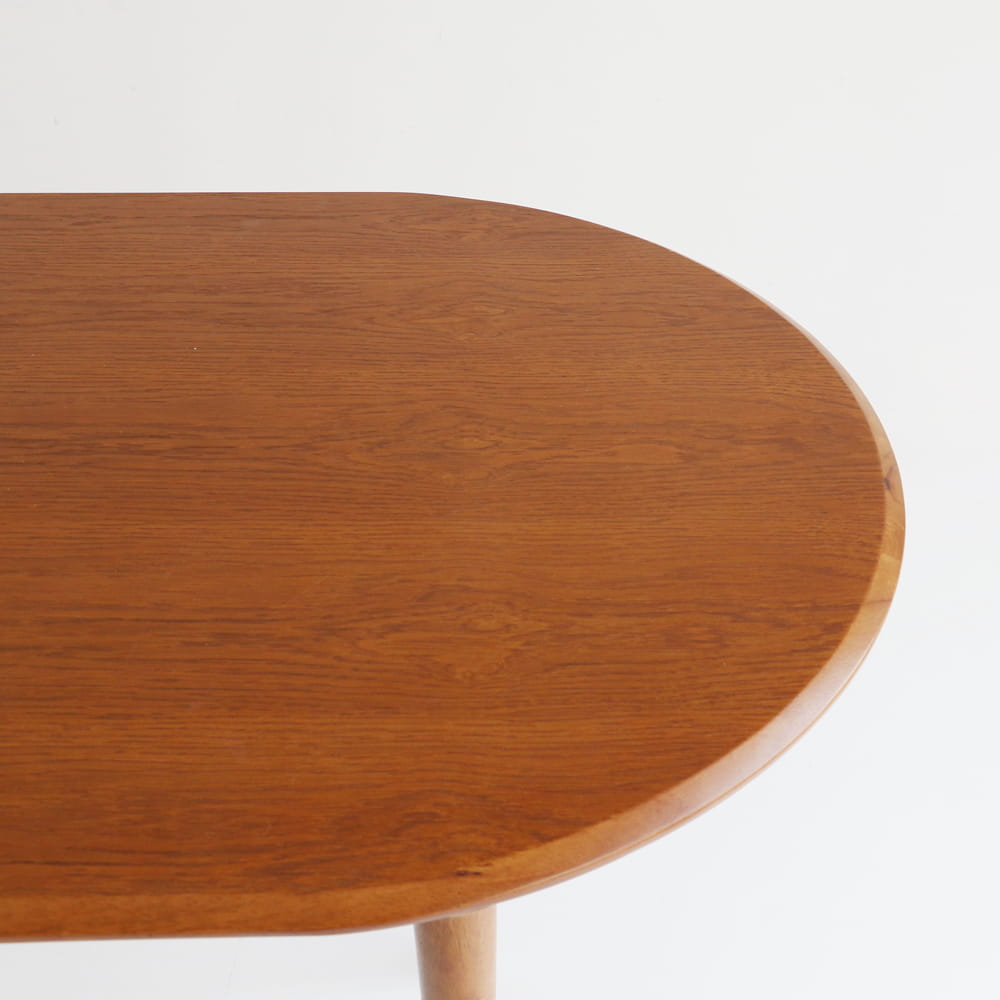 ダイニングテーブル端は丸い形