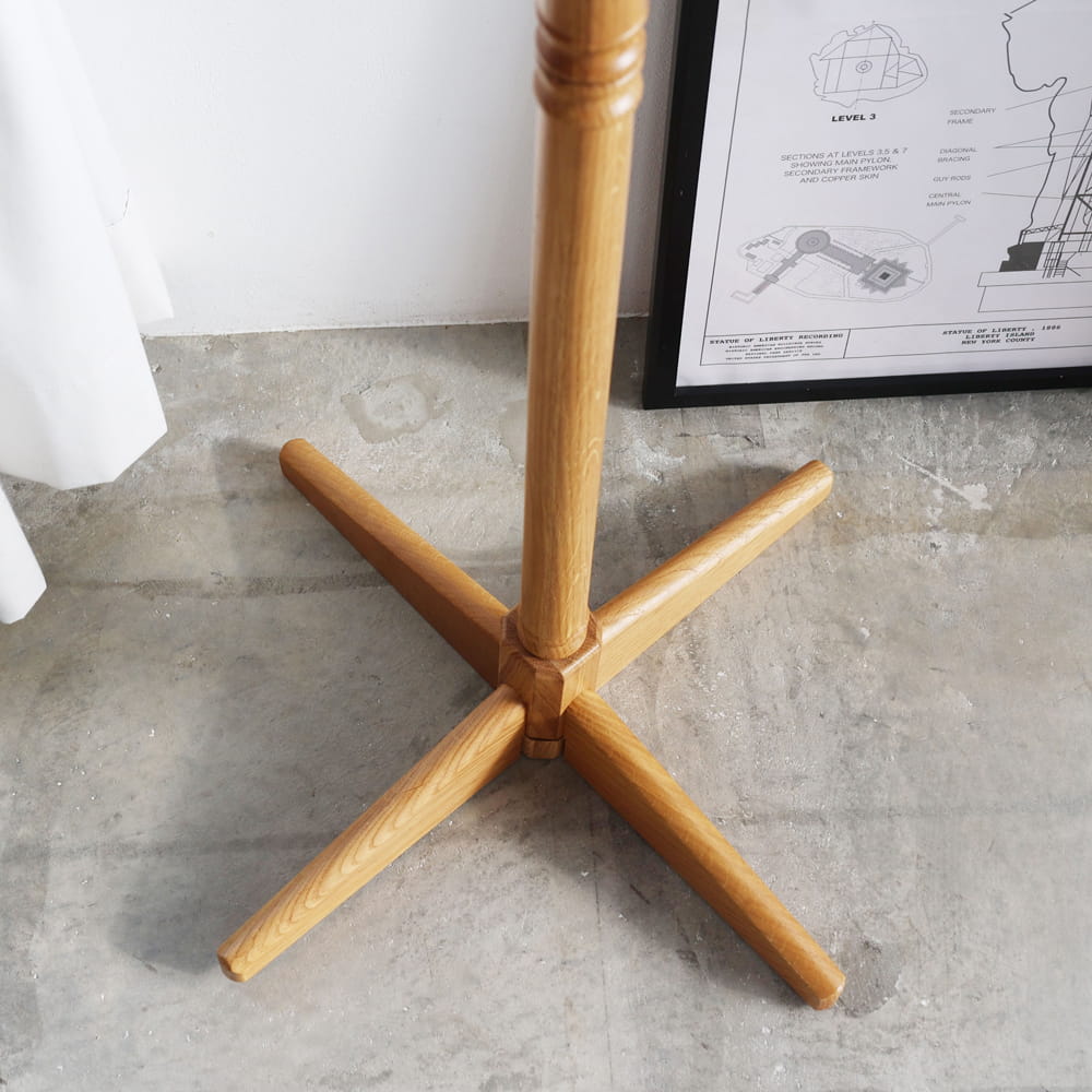 オーク材のスタンド脚