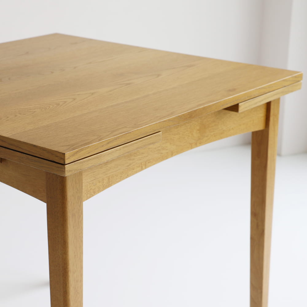 テーブル板の下に拡張部分を格納