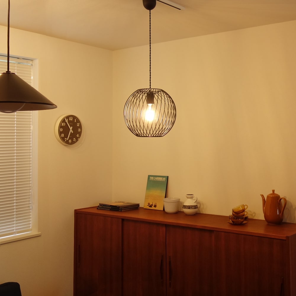 アンティーク感が素敵な丸いペンダントライト