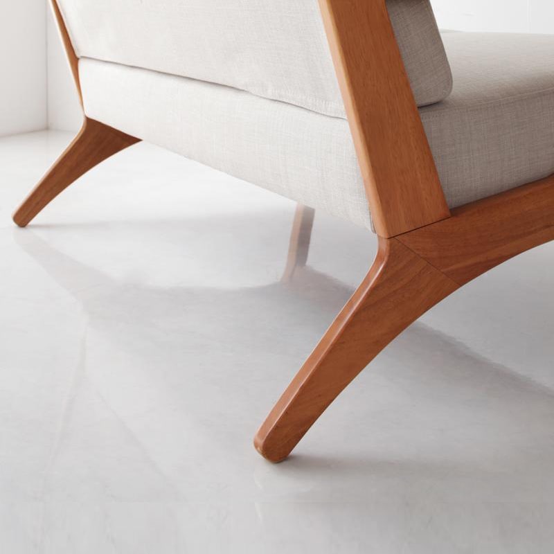 曲線を生かしたソファ脚デザイン