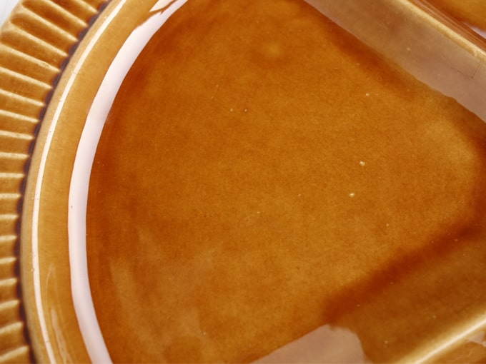アンティーク陶器の仕切り皿　キャメルブラウン