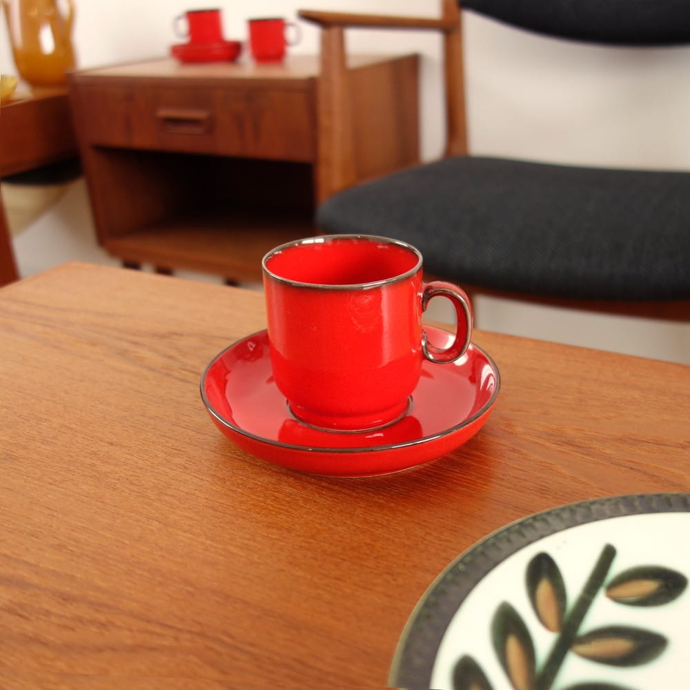 ヴィンテージ食器　赤いカップ＆ソーサー